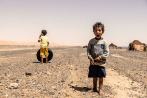 Bambini deserto marocco (1)